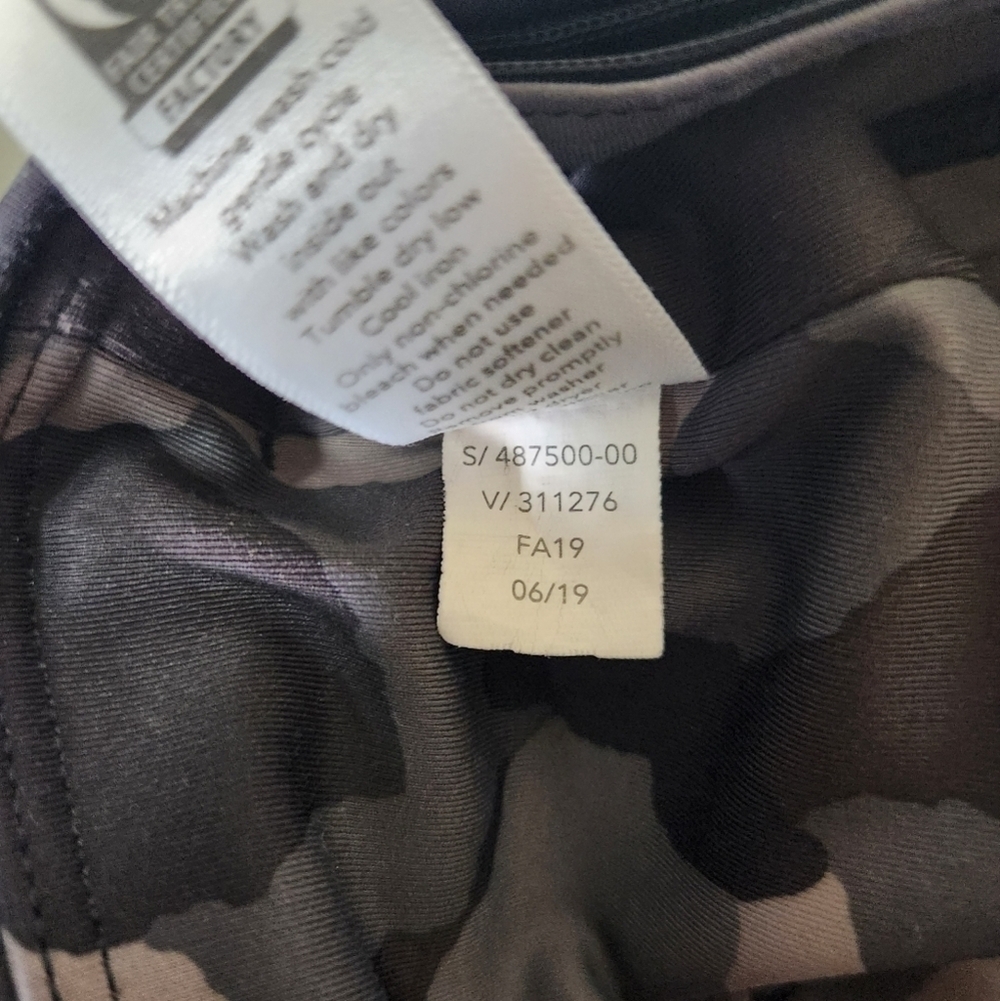 Athleta Lightening Camo 7/8 Tight Leggings w/Stash Pockets in Supersonic-Size S - Picture 12 of 12